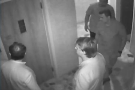 Imagem colorida mostra bolsonaro dentro da embaixada da hungria - Metrópoles