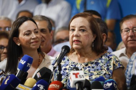 Foto colorida da opositora de Nicolás Maduro na Venezuela, Corina Yoris - Metrópoles