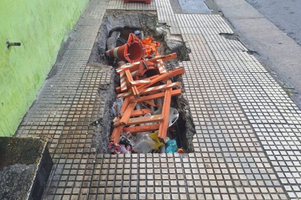 Buraco na calçada