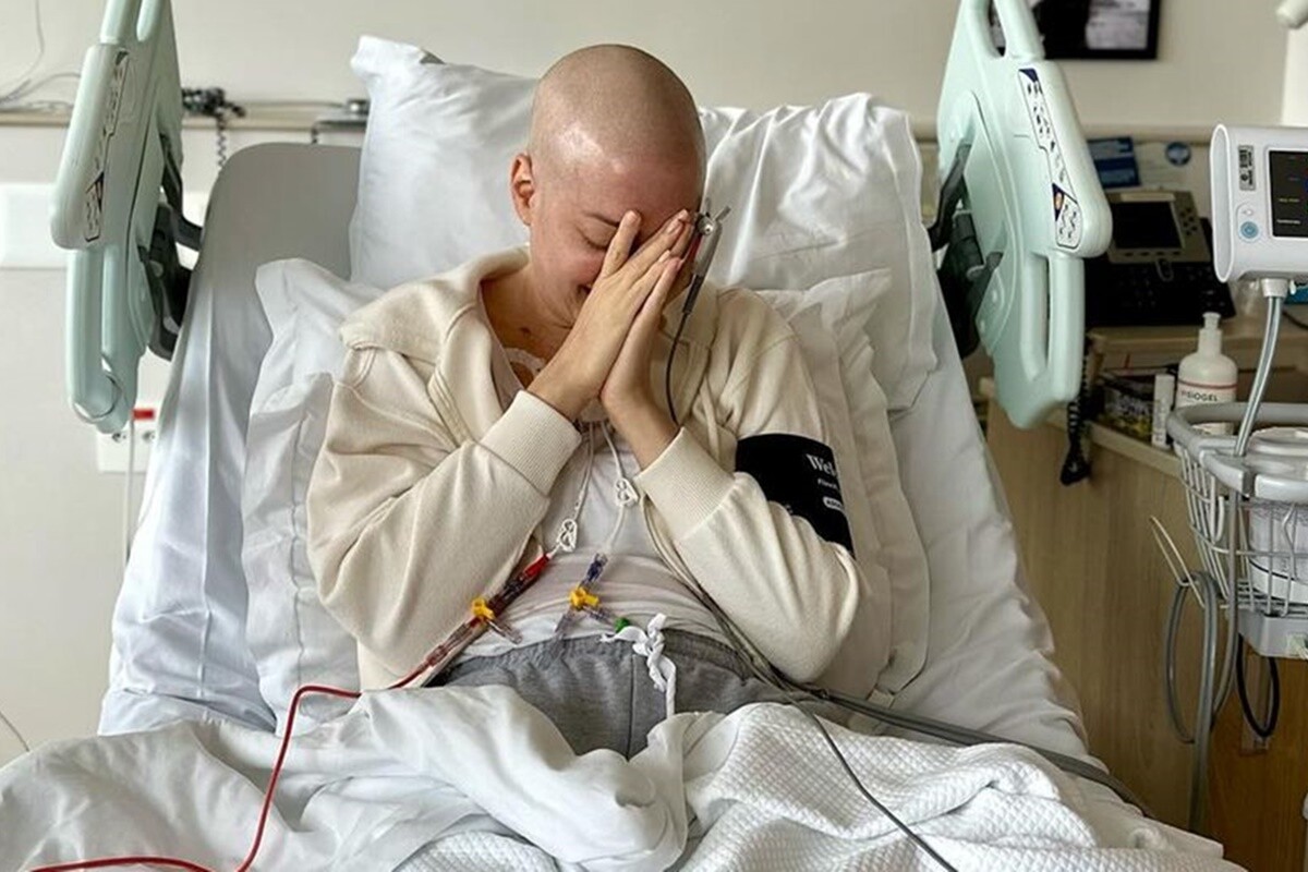 Fabiana Justus posa no hospital antes, durante e depois do transplante de medula - Metrópoles