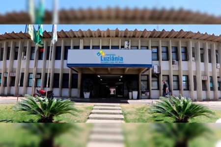 Foto da fachada da Prefeitura de Luziânia