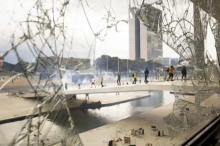 imagem colorida dos atos antidemocráticos - Metrópoles