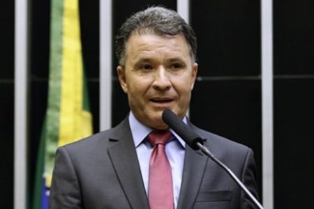 imagem do deputado Darci de Matos falando no plenário da Câmara dos Deputados
