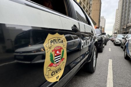 foto colorida de Viatura da Polícia Civil de São Paulo estacionada - Metrópoles
