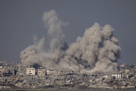 Foto colorida de ataque contra a Faixa de Gaza - Metrópoles