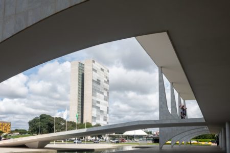 Imagem colorida mostra o Congresso, da visão do Palácio do Planalto - Metrópoles