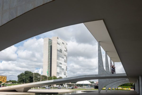 Imagem colorida mostra o Congresso, da visão do Palácio do Planalto - Metrópoles