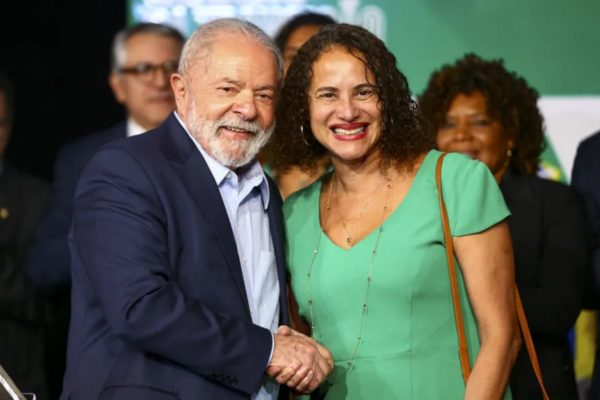lula e luciana santos de mãos dadas