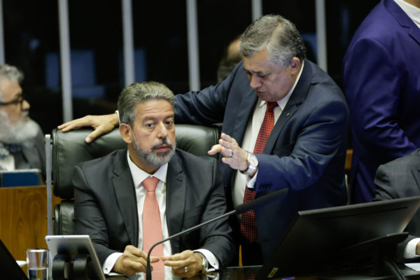 Arthur Lira acompanha a sessão Plenário da Câmara dos Deputados, que define o destino do deputado federal Chiquinho Brazão (União-RJ), acusado de mandar matar a vereadora Marielle Franco