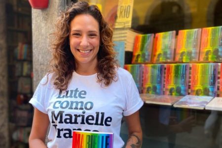 Monica Benício, viúva de Marielle Franco, lança livro sobre história do casal