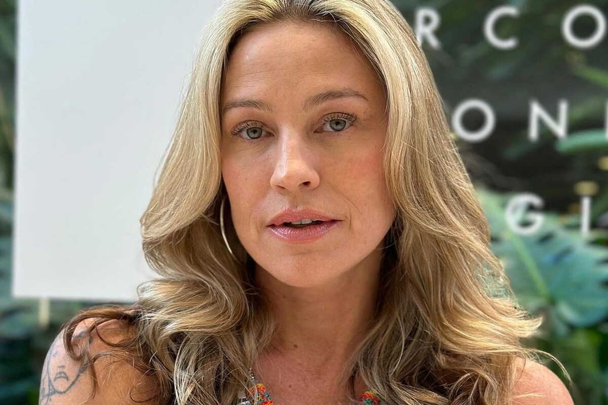 Luana Piovani posa de cabelos soltos, sem filtro, para as redes sociais - Metrópoles