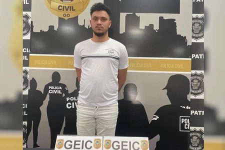 Foto colorida do professor de música Sávio Vasconcelos de Oliveira - Metrópoles