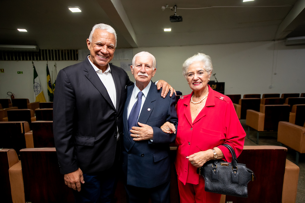 José Humberto Pires, Secretário de Governo do DF; Salviano e Maria Alice Guimarães