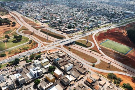 Imagem colorida de viaduto entre Itapoã e Paranoá
