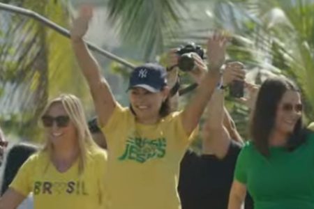 Imagem colorida de Celina Leão ao lado de Michelle Bolsonaro, no Rio de Janeiro