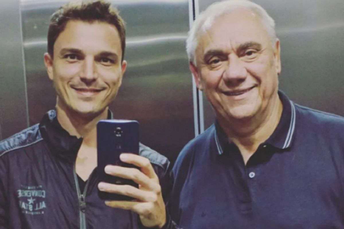 Foto colorida de Marcelo Rezende e o filho, Diego - Metrópoles