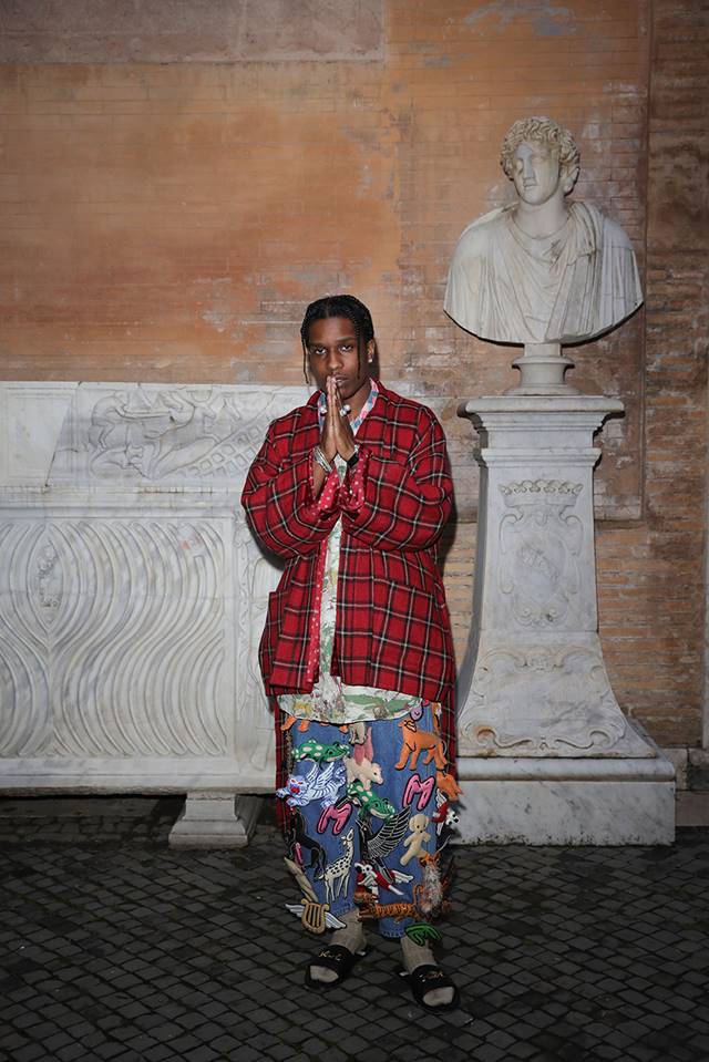Na imagem com cor, o rapper norte-americano A$ap Rocky - Metrópoles