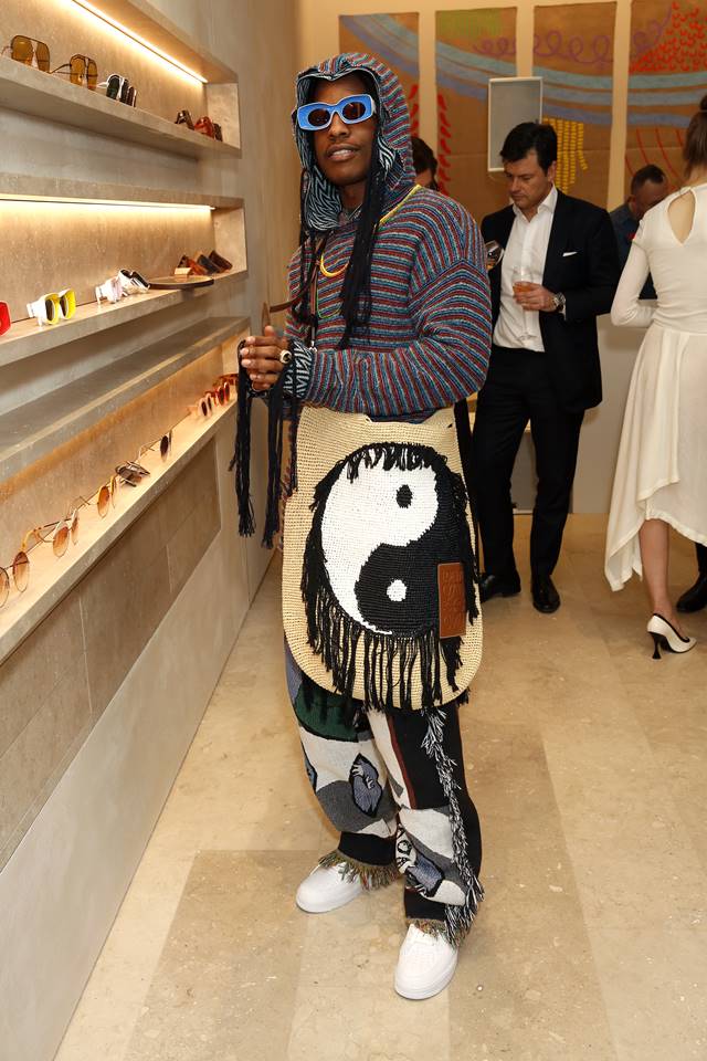 Na imagem com cor, o rapper norte-americano A$ap Rocky - Metrópoles