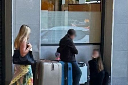 Mulheres que moram em McDonalds no Rio