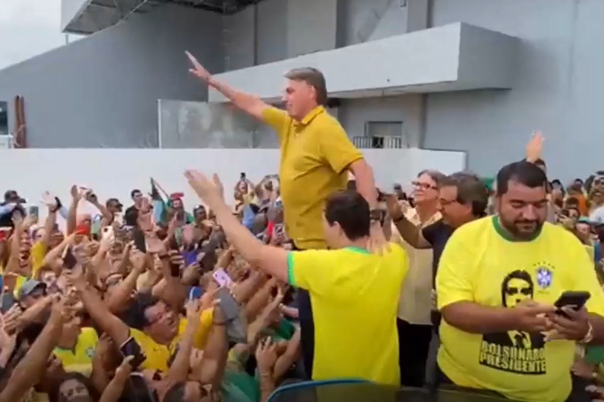 Bolsonaro chega a Sergipe