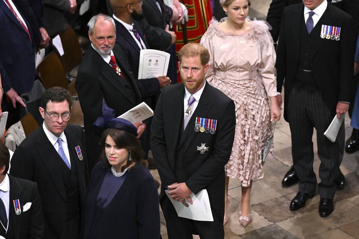 Príncipe Harry na coroação de Charles
