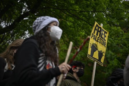 Foto colorida de manifestação pró-Palestina nos Estados Unidos - Metrópoles