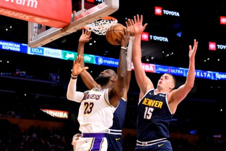 LeBron James e Jokic - Metrópoles