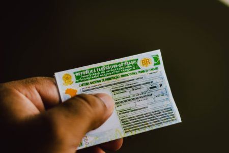 Imagem colorida de CNH - Metrópoles