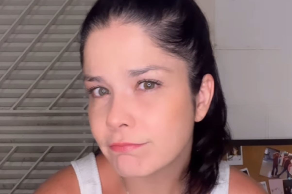 mulher branca com oolhos verdes