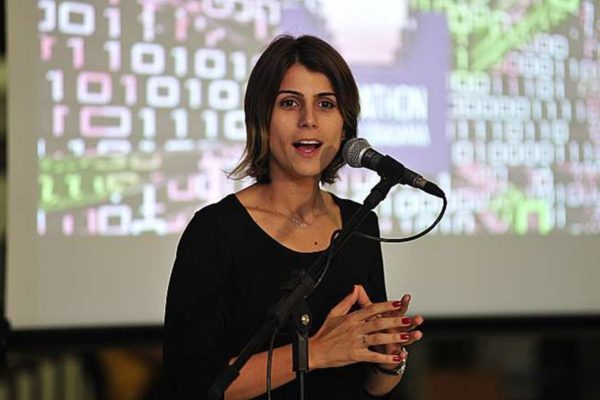 Foto colorida de Manuela d’Ávila - Metrópoles