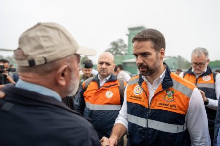 O presidente Lula (PT) encontra o governador do Rio Grande do Sul, Eduardo Leite (PSDB), após chuvas no estado - Metrópoles