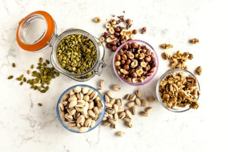Foto colorida de frutos secos - Metrópoles