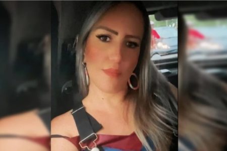 Imagem colorida de uma mulher com pele clara e cabelos loiros- Metrópoles