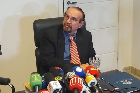 Imagem colorida mostra advogado Cesar Bitencourt - metrópoles