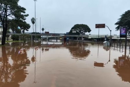 imagem colorida rodoviaria de porto alegre alagada