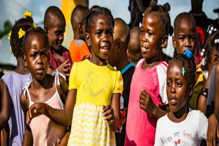 Mulheres e meninas sofrem surto de violência em crise no Haiti