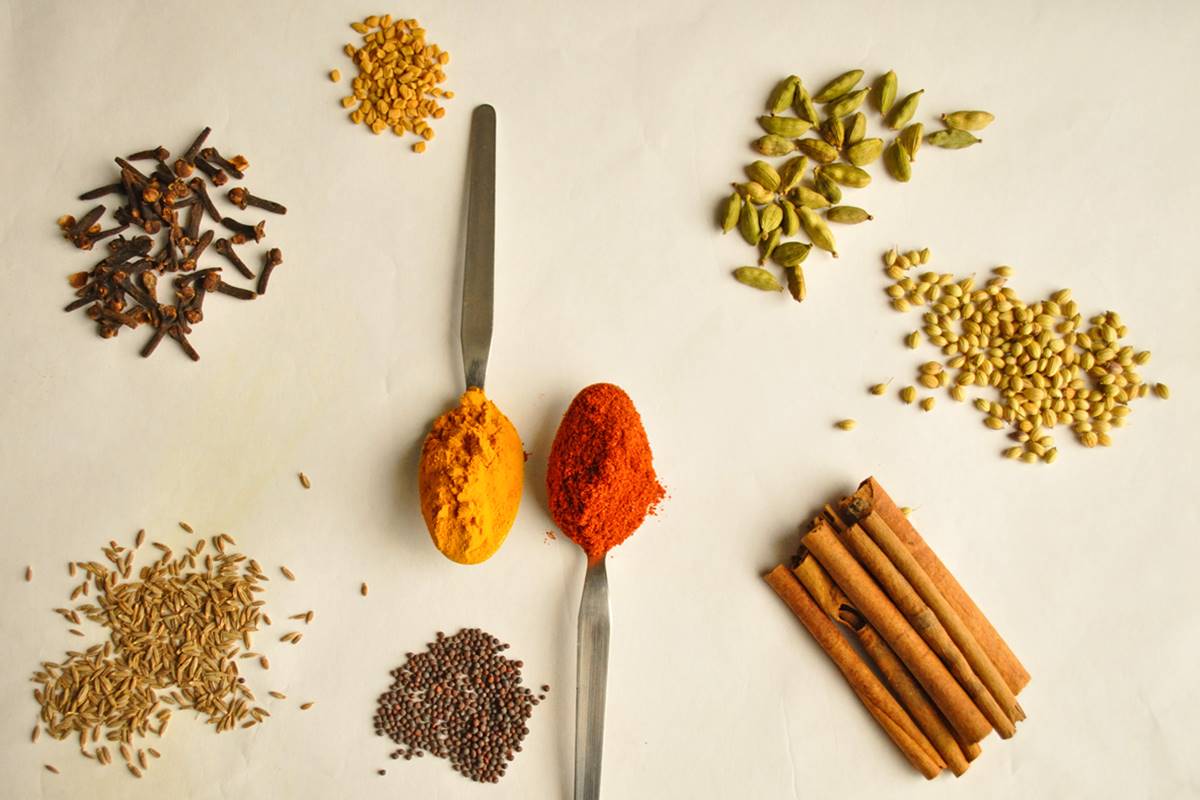 Especialista revela que não há diferença nutricional entre temperos frescos e secos