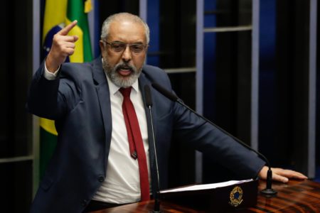 imagem colorida mostra senador paulo paim - Metrópoles