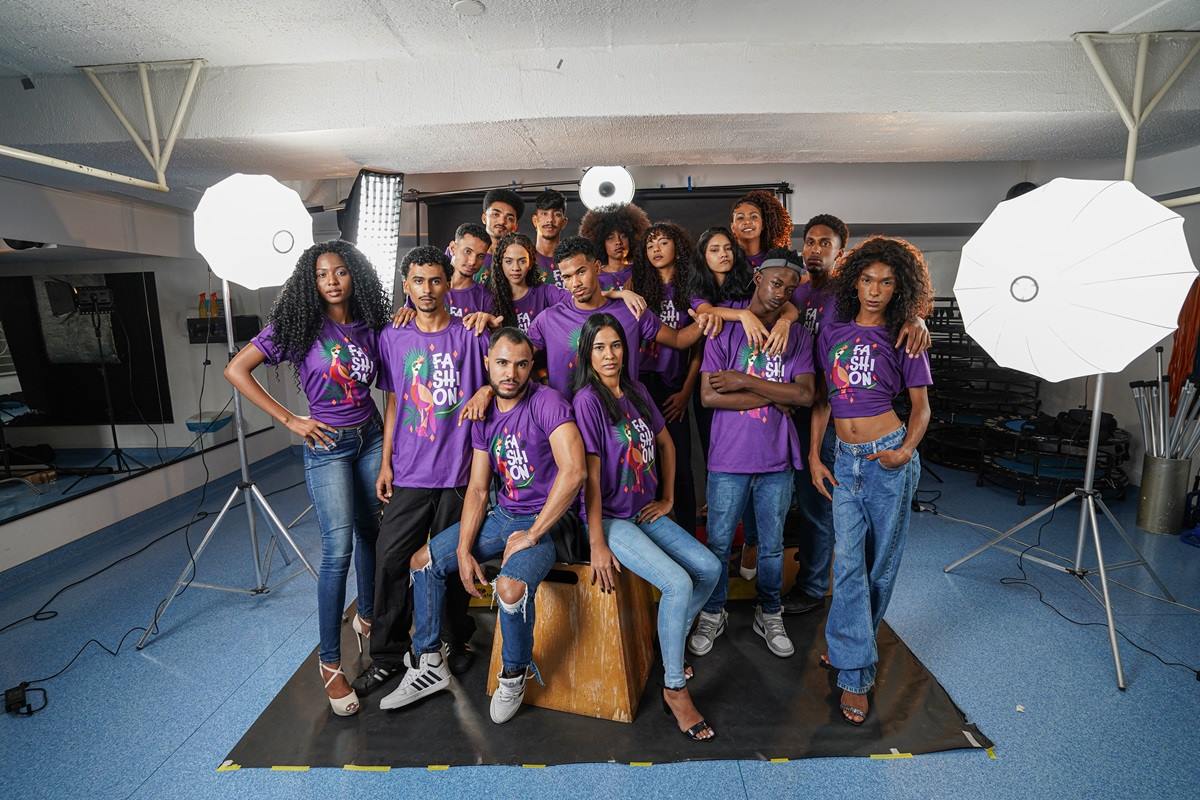 Na imagem com cor, jovens da periferia participam do Top Cufa DF - Metrópoles