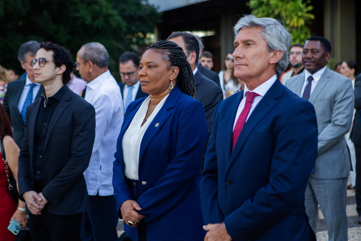 A ministra da Cultura, Margareth Menezes e Luis Faro Ramos, embaixador de Portugal 