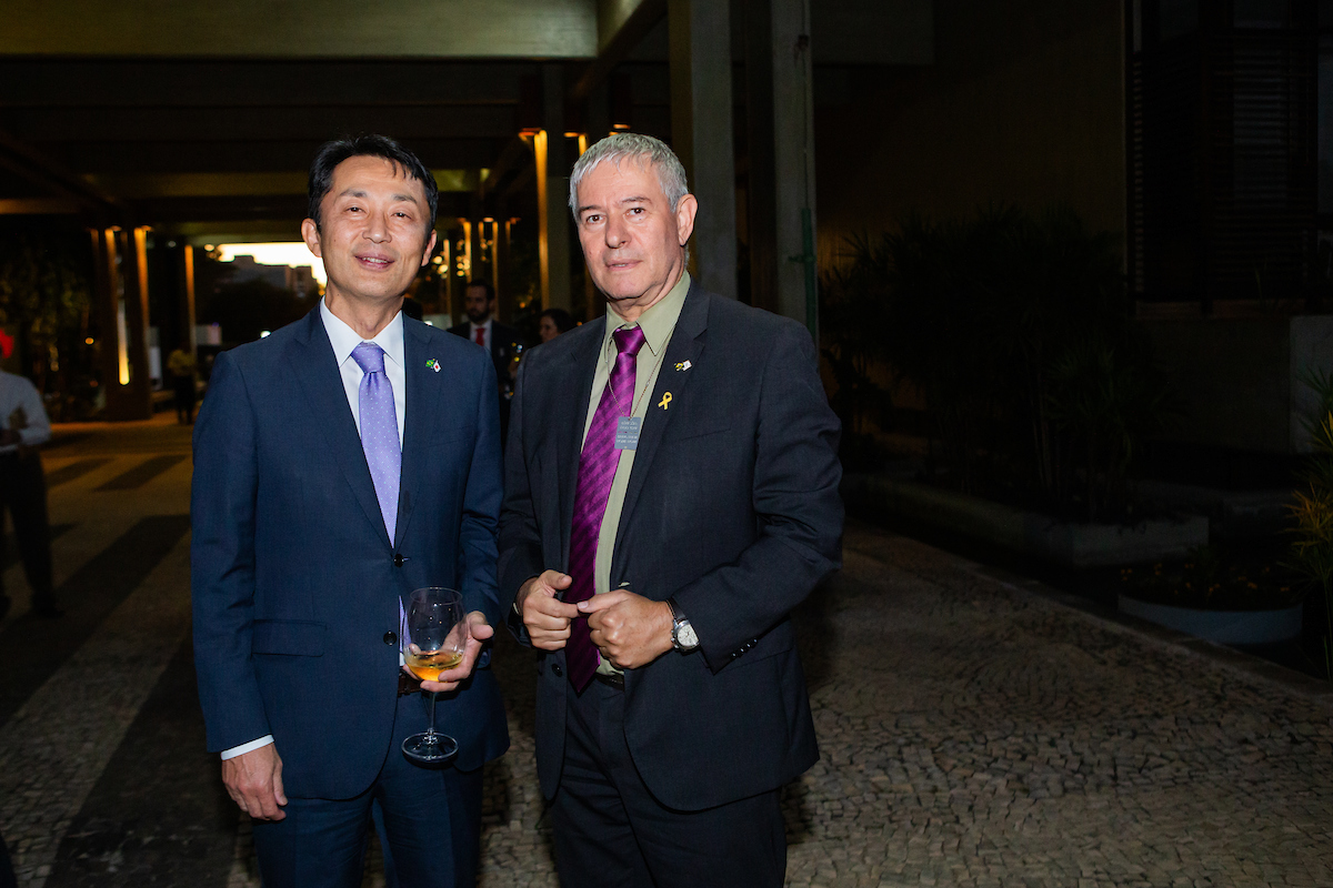 Embaixador do Japão, Hayashi Teiji; embaixador de Israel Daniel Zonshine