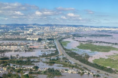 Imagem aérea de Canoas após enchentes - Metrópoles