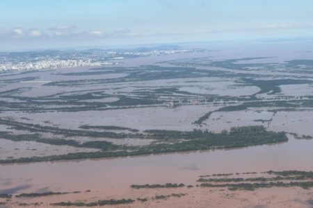 Imagem aérea de Canoas após enchentes - Metrópoles