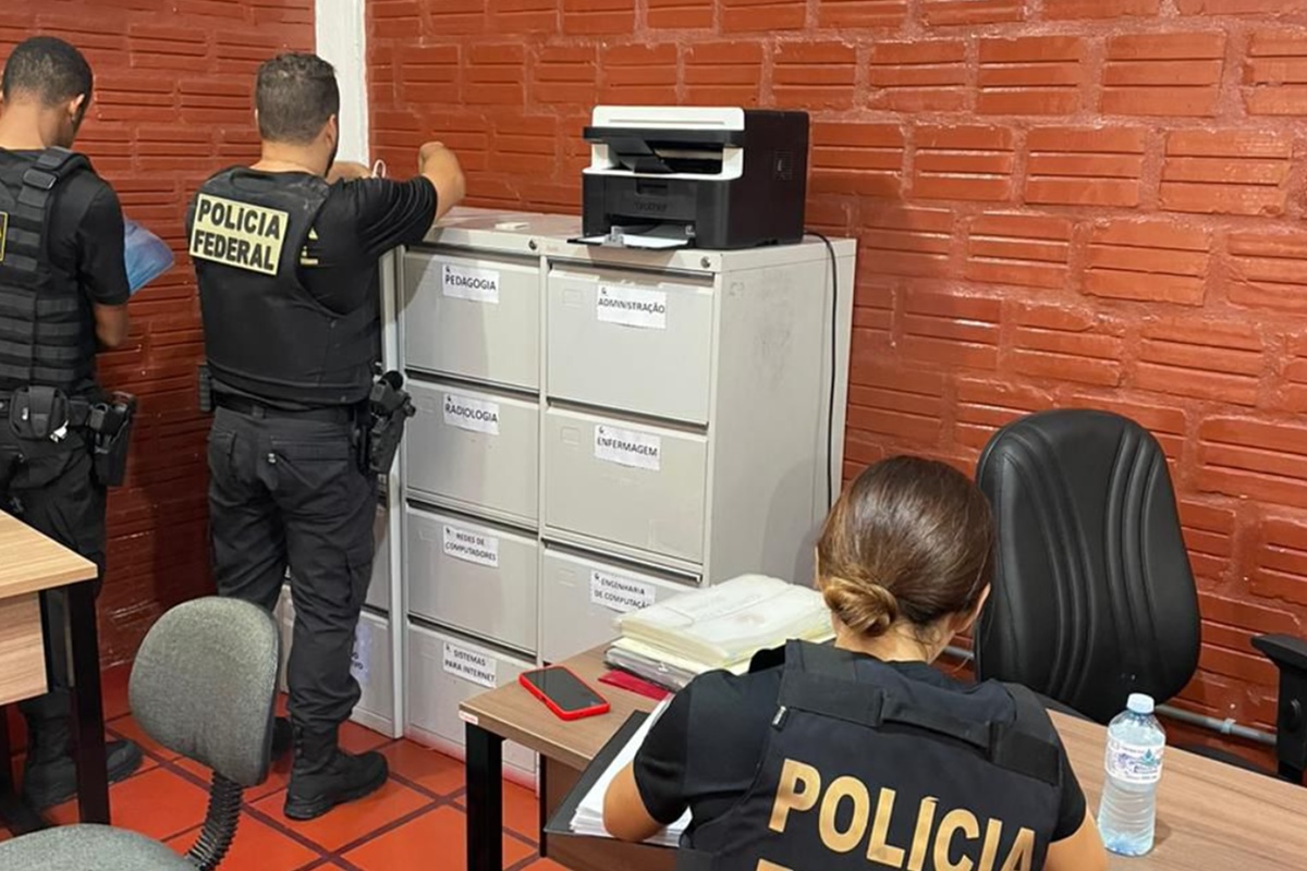 "Taxa de apressamento": servidores cobram R$ 150 por diploma express