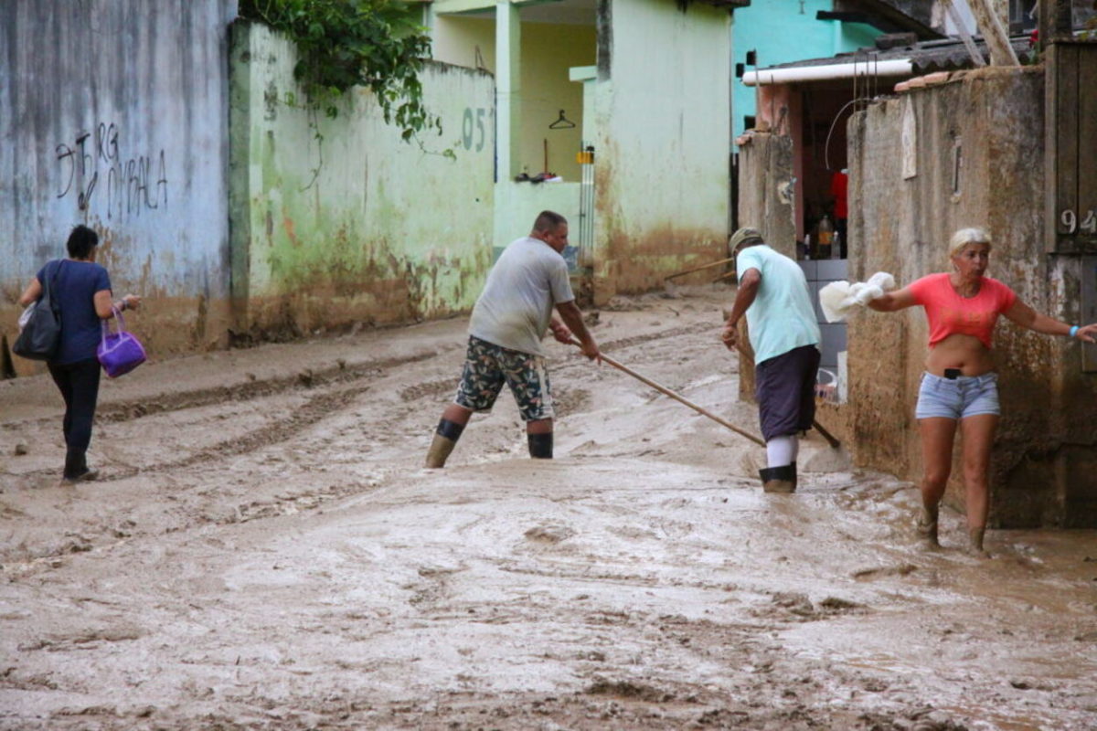 Imagem colorida de tragédia em São Sebastião - Metrópoles