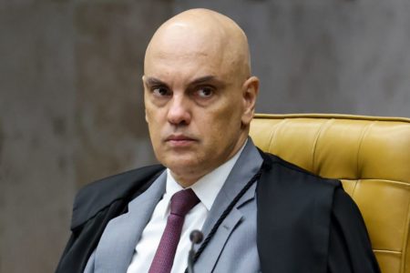 O ministro do STF Alexandre de Moraes ordenou relatórios extraoficiais contra ex-Jovem Pan quando presidiu o TSE, diz a Folha de S. Paulo.