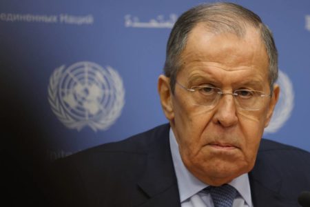 Imagem colorida mostra Sergey Lavrov, ministro das Relações Exteriores da Rússia, durante reunião no Conselho de Segurança da ONU - Metrópoles