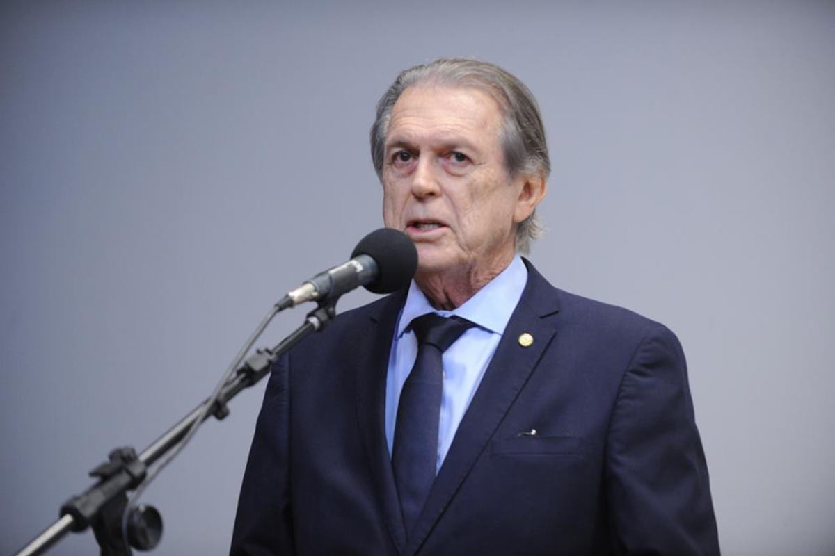 Foto colorida do deputado federal Luciano Bivar (União-PE) - Metrópoles