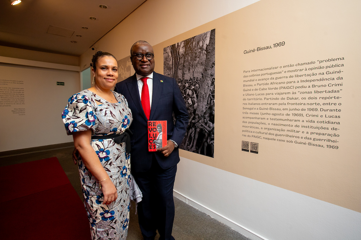Claudia Fernandes e o embaixador da Guiné-Bissau no Brasil, M'bála Alfredo Fernandes