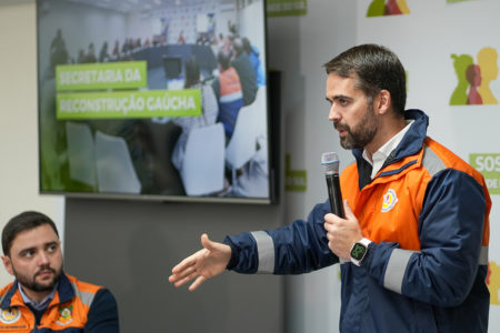 Eduardo Leite anuncia até R$ 2,5 mil a famílias do CadÚnico
